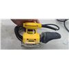 Image 4 : DEWALT PALM GRIP SANDER DW411