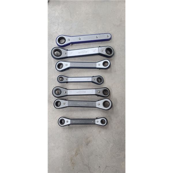 ASSORTED STANDARD AND METRIC RATCHETING WRENCHES