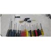 Image 2 : 26 ASSORTED PHILIPS SCREW DRIVERS