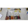 Image 1 : 30 ASSORTED FLAT HEAD SCREW DRIVERS