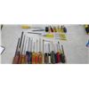Image 2 : 30 ASSORTED FLAT HEAD SCREW DRIVERS