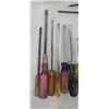 Image 4 : 30 ASSORTED FLAT HEAD SCREW DRIVERS