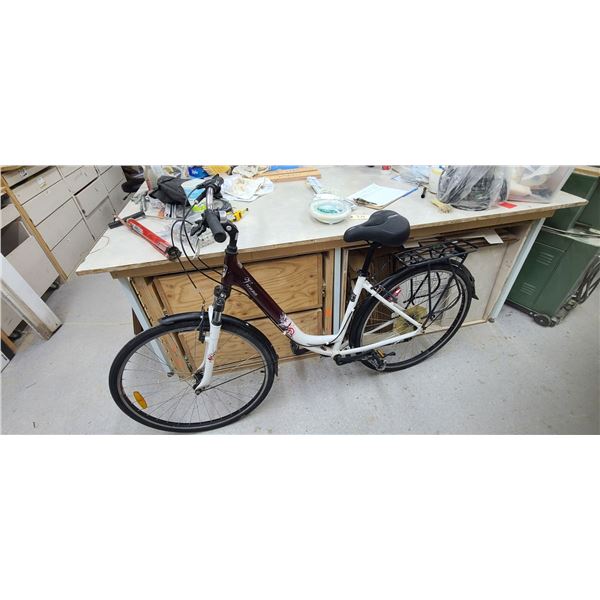 VIENNA INFINITY 12 SPEED BYCILCE - SHIMANO BREAKS, FRONT SHOCKS, COMES WITH KICK STAND, REAR CARRIER