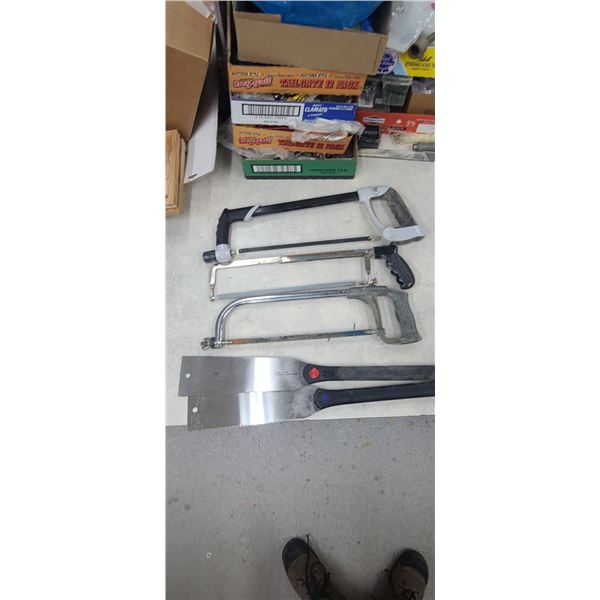 LOT OF HAND SAWS