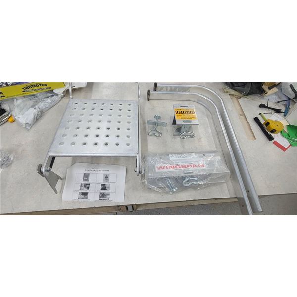 WING SPAN LITTLE GIANT LADDER MODEL 1011 AND WORK PLATFORM MODEL 10104