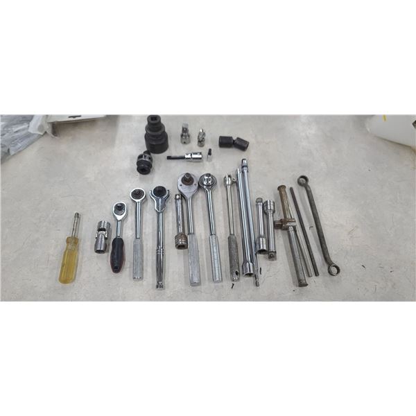 LOT OF RATCHET EXTENSION BARS - LARGE 1 7?16" BIT