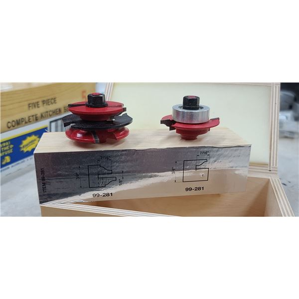 FREUD MODEL 99-281 GEARED FOR STANDARD 1" SAW BLADE - USED FOR RAIL AND PANNEL FOR GLASS FRONTED DOO