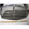 Image 1 : Mercedes Benz Car Grille