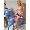 Image 5 : Barbie horse, 3 dolls & clothes