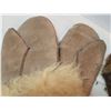 Image 3 : Leather mitts & fur trappers hat.