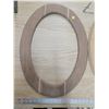 Image 2 : 2 Wood Oval Picture Frames