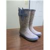 Image 2 : kids size 2 rubber boots