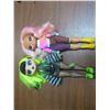 Image 3 : two dolls
