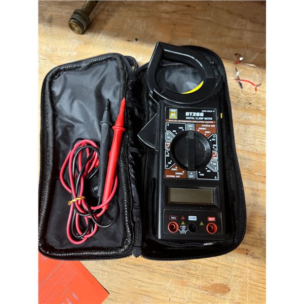 Digital clamp, meter
