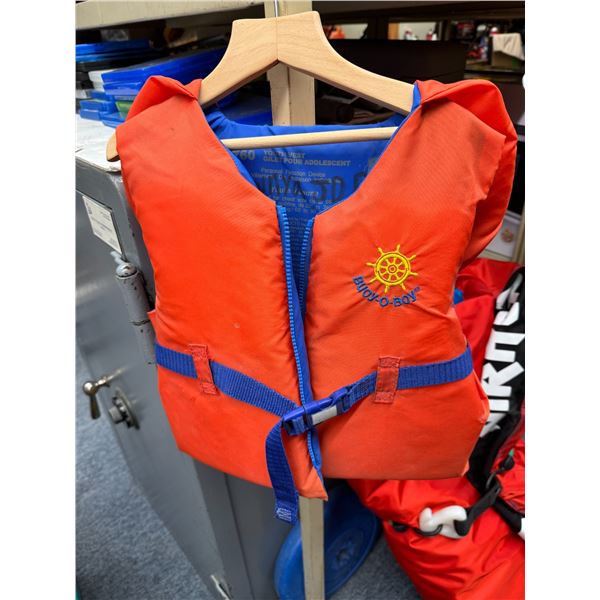 Youth lifejacket 60 to 90 pounds