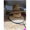 Image 1 : 4 straw hats