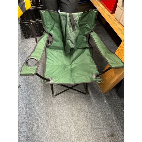 Folding camp chair