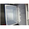 Image 2 : Rubbermaid cooler