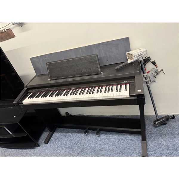 Roland HP 900 digital piano