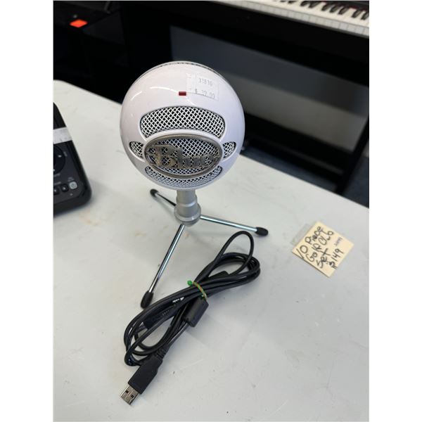 Blue snowball ice speaker