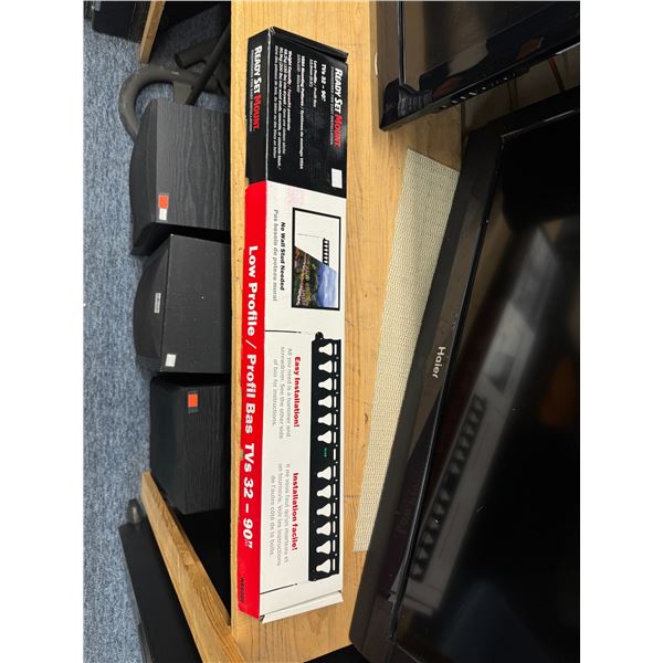 Low profile tv wall mount