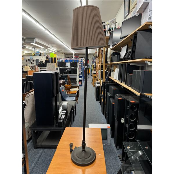 Floor lamp