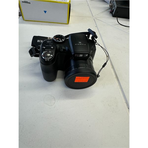 Fuji finepix S camera