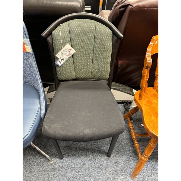 Set a four metal with green back chairs