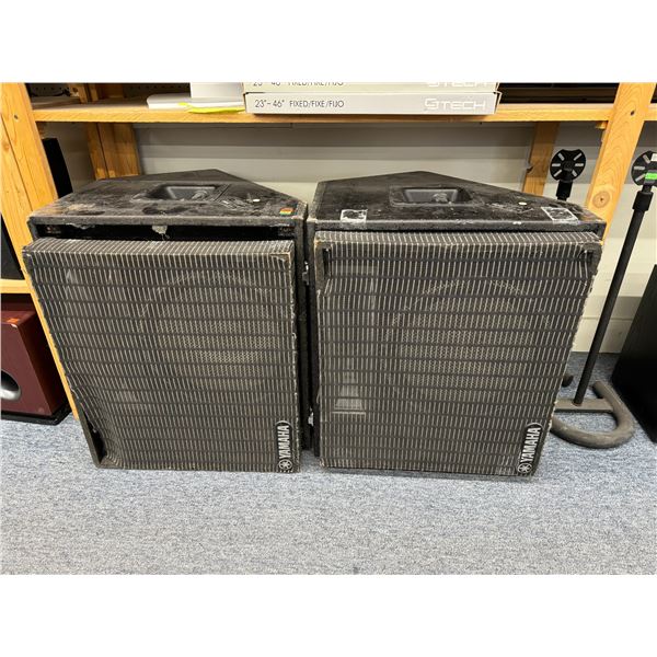 2 Yamaha speakers