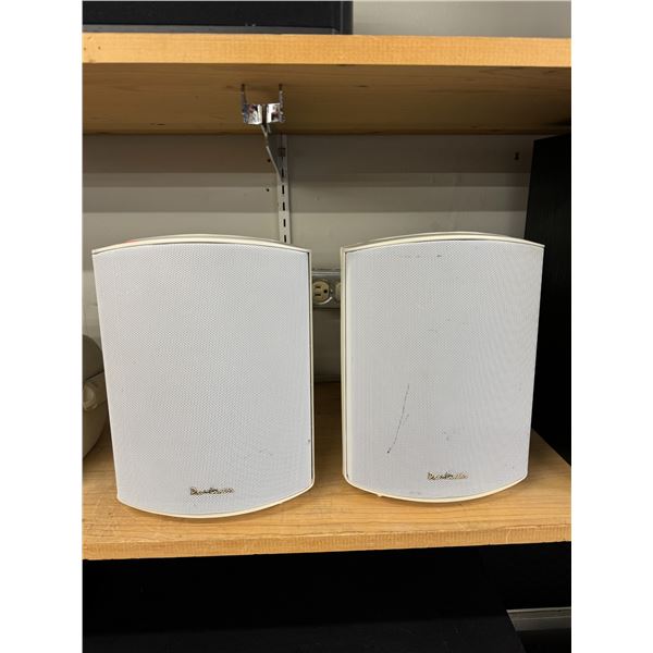 2 pro-linear speakers