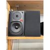 Image 1 : 2 bookshelf speakers
