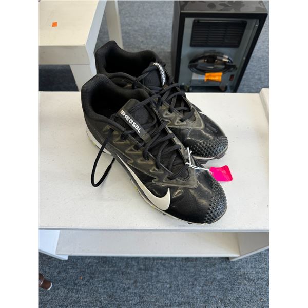 Nike cleats size 9