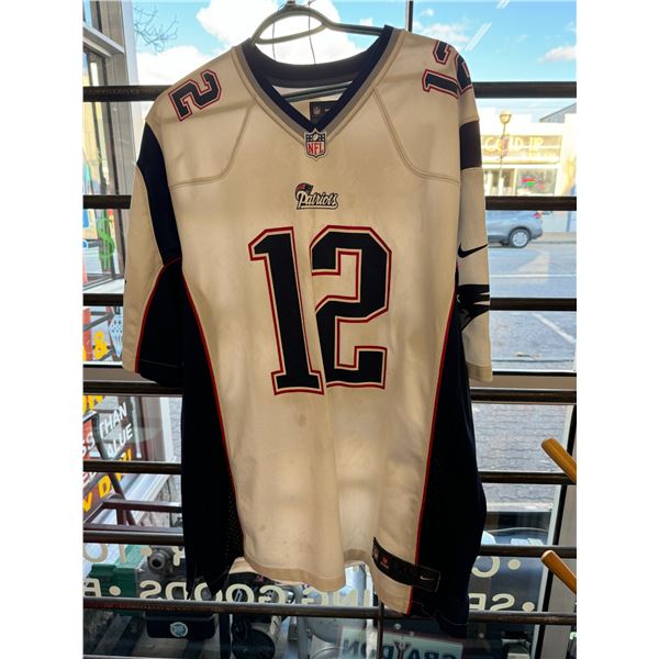 Patriots Tom Brady jersey XL
