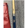 Image 2 : 19 oz pool cue and bag