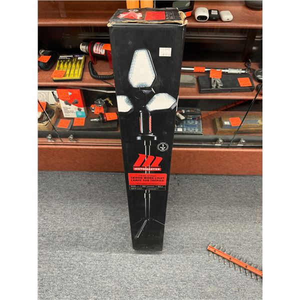 Motomaster tripod work light
