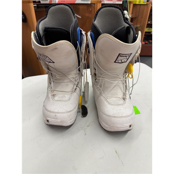 Burton mint snow board boots 8