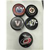 Image 1 : Hockey pucks