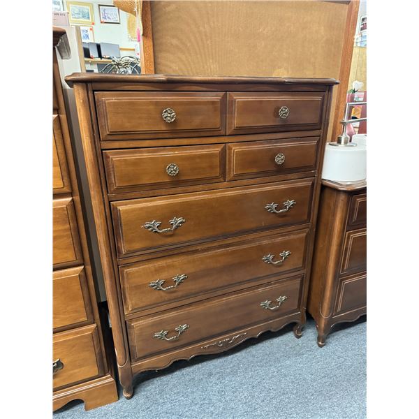 Dresser 34x18x44 tall