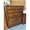 Image 1 : Dresser 34x18x44 tall