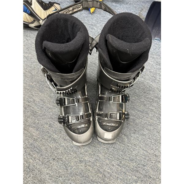 Ski boots 270-275