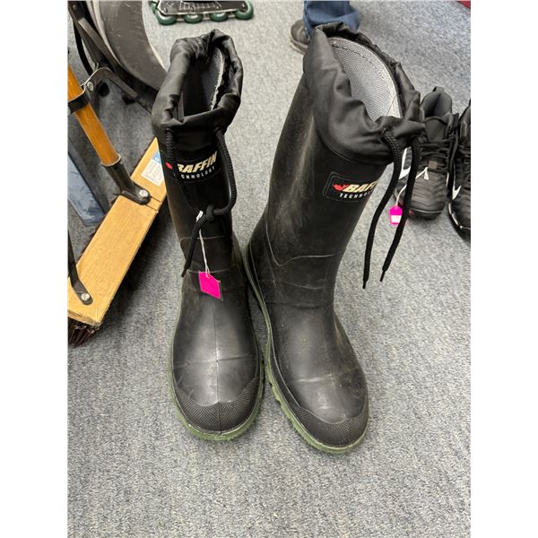 Rain boots 10