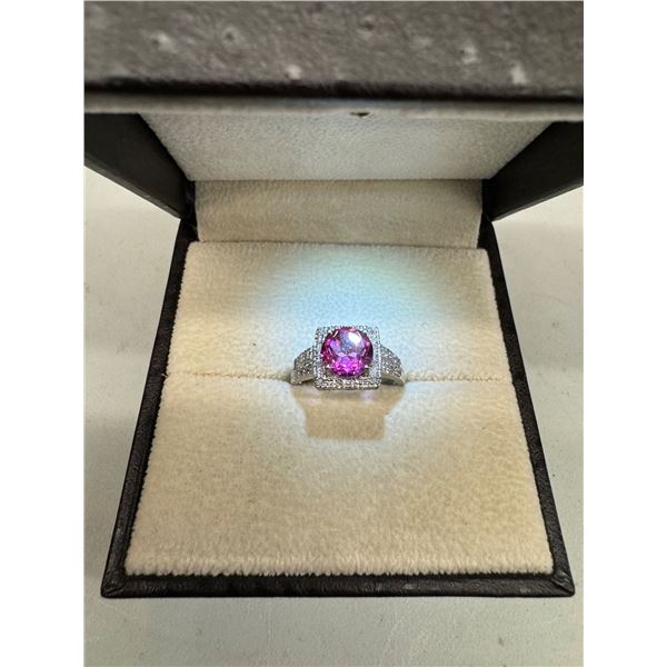 Pink stone ring 18k 4.5g