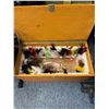 Image 1 : Fishing gear and box
