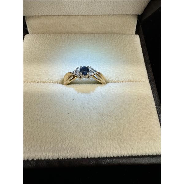 Blue stone side flowers ring 14k 2.7g