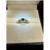 Image 1 : Blue stone side flowers ring 14k 2.7g