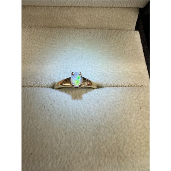 Opal ring 14k 1.9g