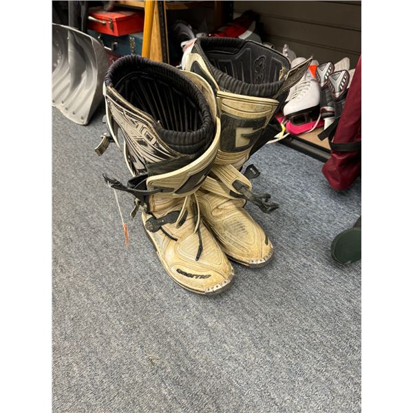 Dirt bike boots 9