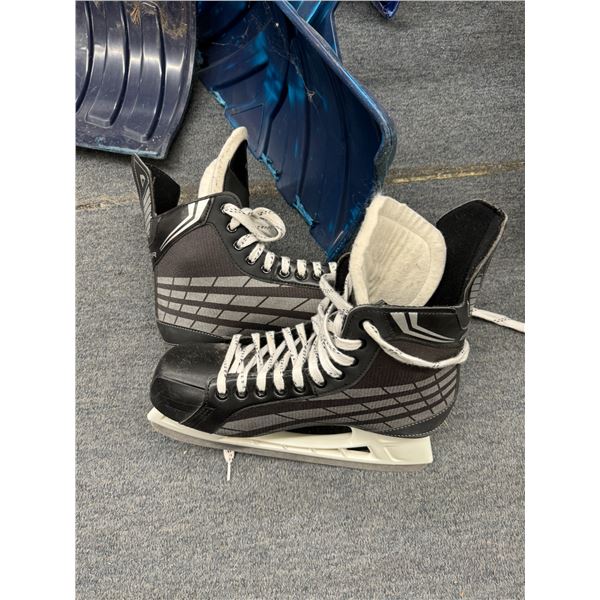 Hockey skates 11
