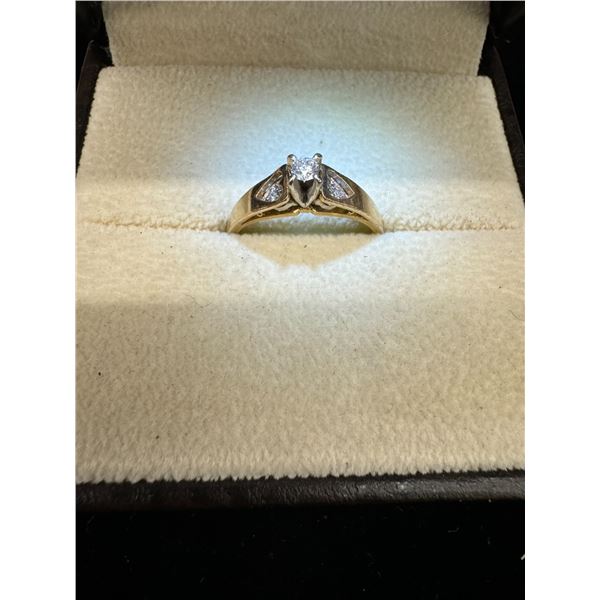 Diamond ring 3 in each side 14k 3g