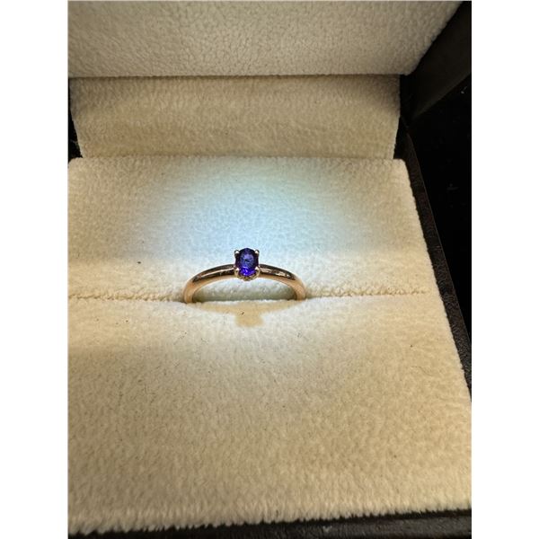 Purple stone ring 14k 1.7g